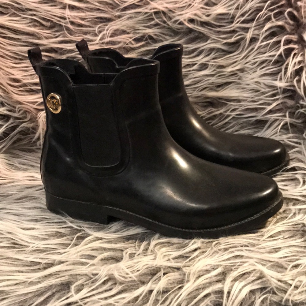 Michael Kors matte black Chelsea Boots